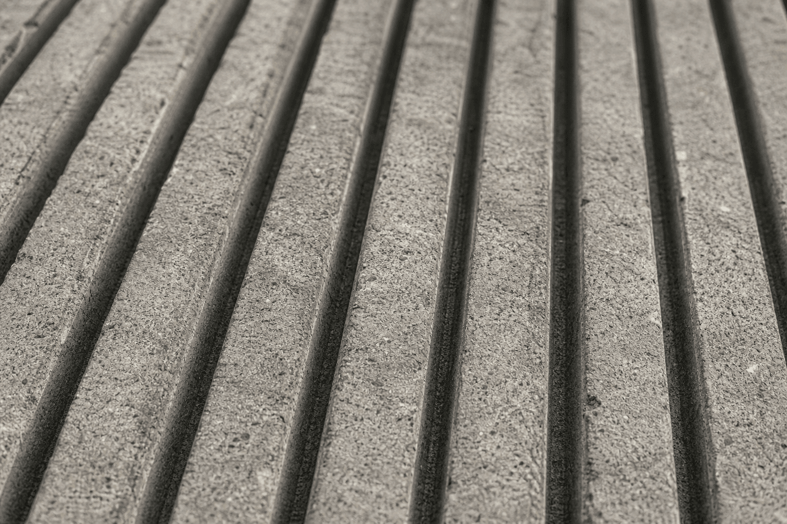 Sharp fresh square-edged grooves after regrooving